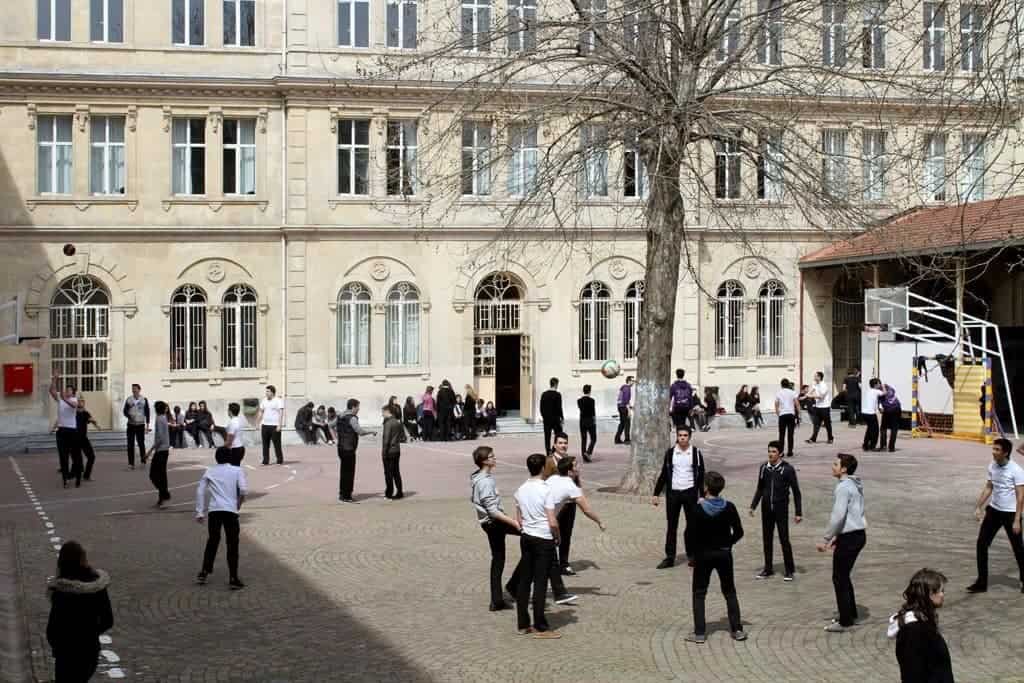 Saint-Benoît Fransız Lisesi fiyatları